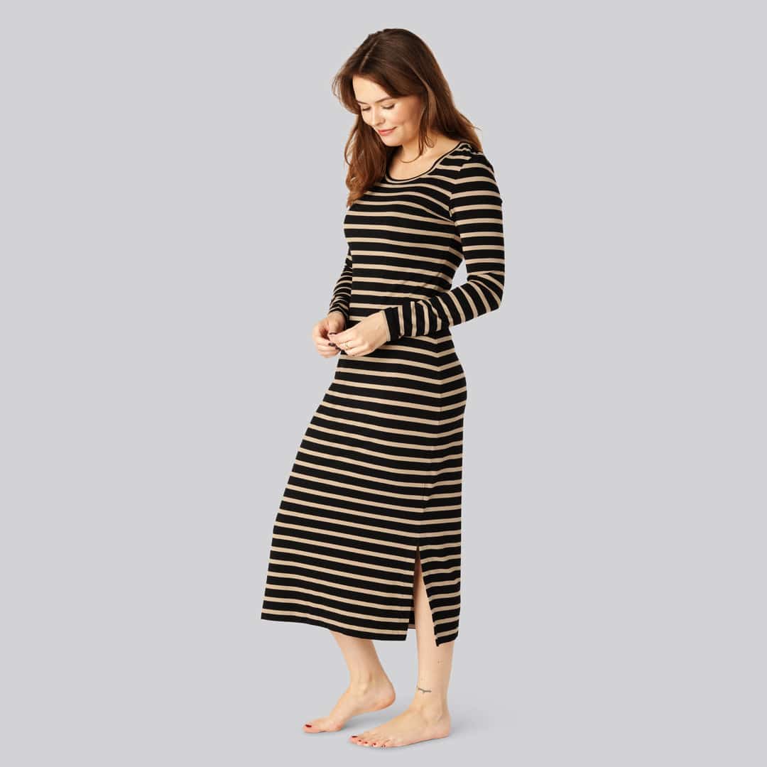 Bambus stribet langærmet kjole i sort/beige til damer